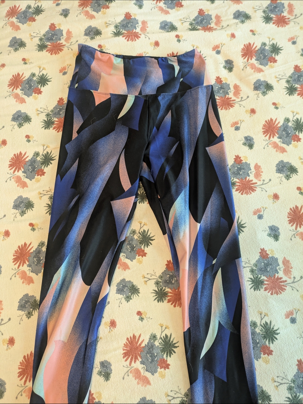 Abstract Wave Print Leggings with High Waist